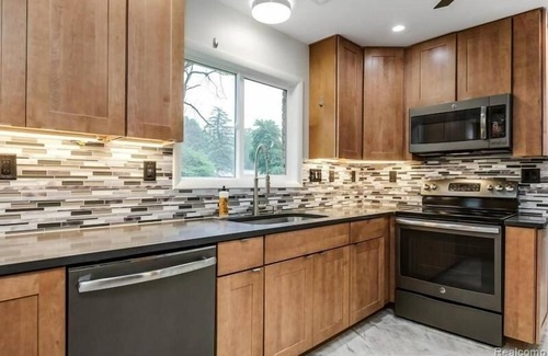 Bloomfield Hills House | Bloomfield Hills Modern, Luxurious Ranch, 1900 Sq Ft, 3 Bedroom/2.5 Bath + Patio