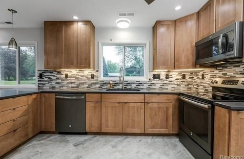Bloomfield Hills House | Bloomfield Hills Modern, Luxurious Ranch, 1900 Sq Ft, 3 Bedroom/2.5 Bath + Patio