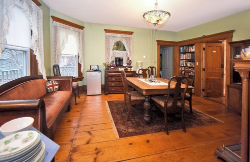 Shelburne Falls House | Blooming Inn