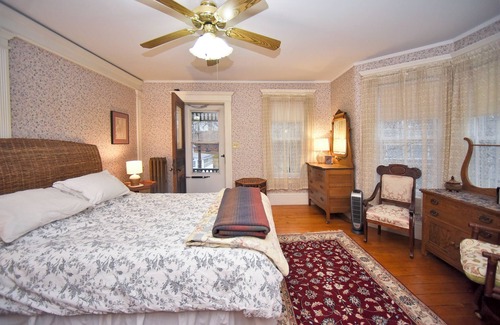 Shelburne Falls House | Blooming Inn