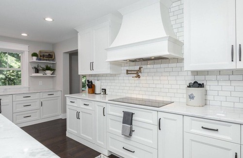 Lawndale House | Bloomington Escape | Luxury Stay for 16 Guests