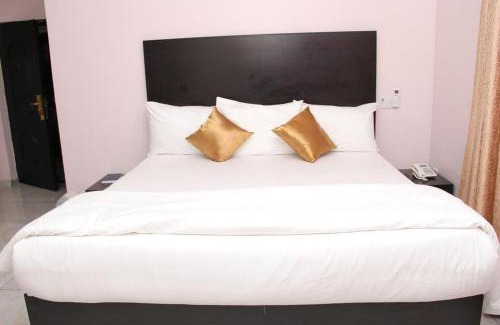 Port Harcourt Cabin | Blooms Spot Hotel - Super Deluxe