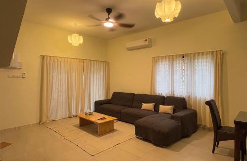 Kampung Alor Akar House | Blossom Hill homestay