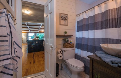 Lakeville Cabin | Blu Heaven a Place in Lakeville! nLakefront property - steps from water!