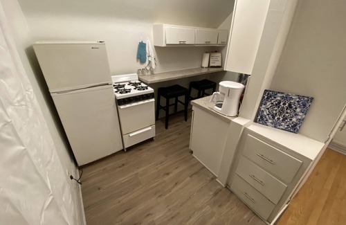 Downtown Omaha Apartment | Blue#2: Cozy, private Midtown studio