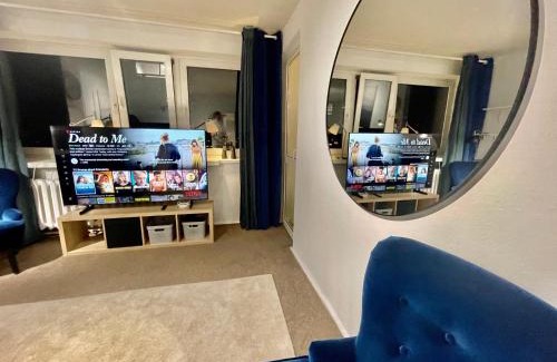 Srodmiescie Połnocne Apartment | BLUE 3 metro WiFi 1 Gbs 75'TV Netflix Disney HBO Max AppleTV Amazon