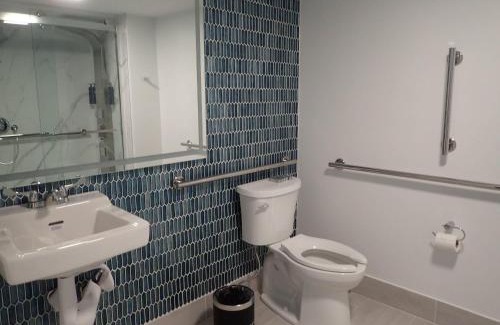 West Springfield Hotel | Blue - A Modern Hotel, Ascend Hotel Collection