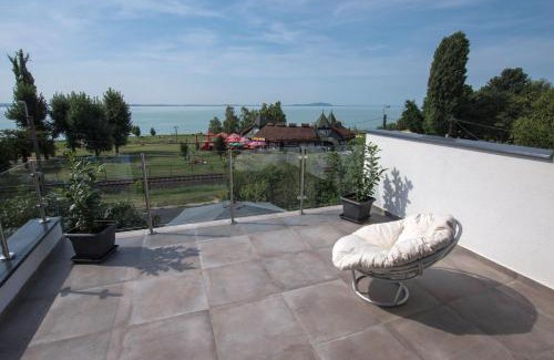 Revfulop House | Blue Beach Panorama