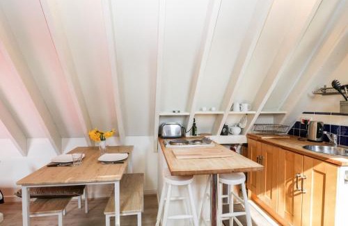 Corsham Apartment | Blue Bell