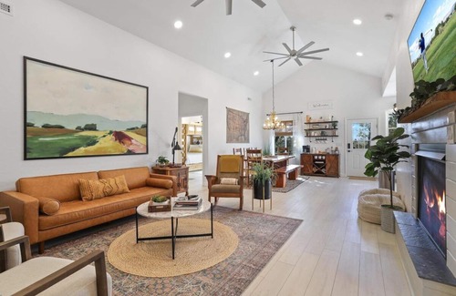 Heber House | Blue Betty Acre · Adorable Getaway! Relaxing, cozy, amazing!