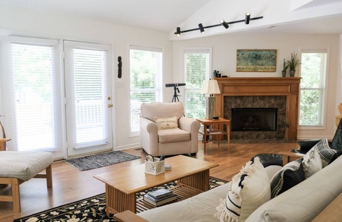 Centre House | Blue Bird Haven On Weiss Lake