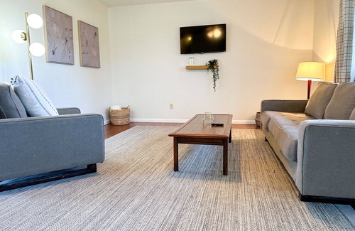 St. Robert House | Blue bird inn-mins from FLW
