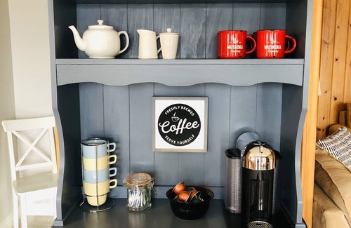 Gravenhurst Cottage | Blue Bliss Cottage with Separate Boat House Accommodations on Lake Muskoka 4b/2b