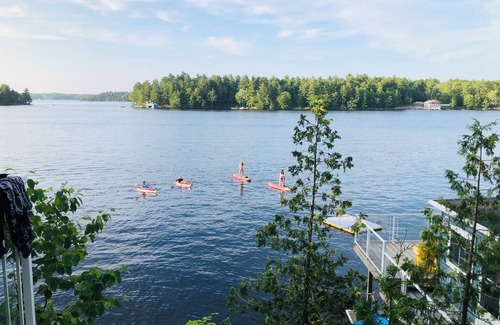 Gravenhurst Cottage | Blue Bliss Cottage with Separate Boat House Accommodations on Lake Muskoka 4b/2b