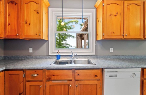 Bluewater Cottage | Blue Bluff Beauty - King Bed! *AC* - Private Lake Access