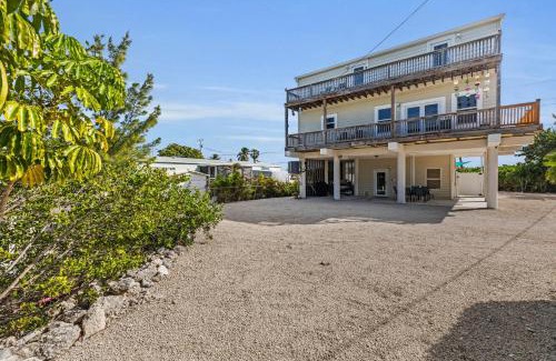 Marathon House | Blue Breeze