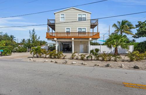 Marathon House | Blue Breeze