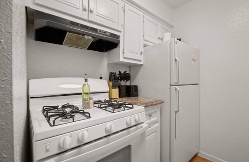 Brentwood Apartment | Blue Brentwood Suite! | Close to DTX and 6th!