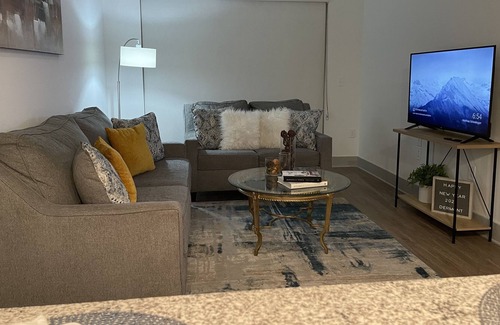 Cabbagetown Apartment | Blue Cove on the Beltline - 5 min from PCM!