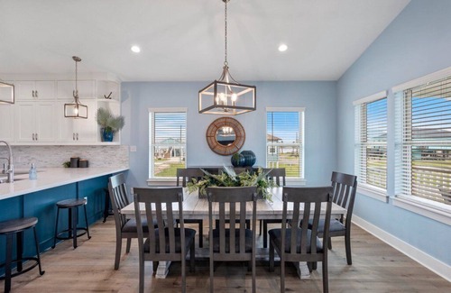 Hackberry House | Blue Crab at the Water
