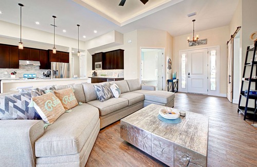 South Gulf Cove House | Blue Crush | Canal View | Seawall | 2 Masters | Hot Tub