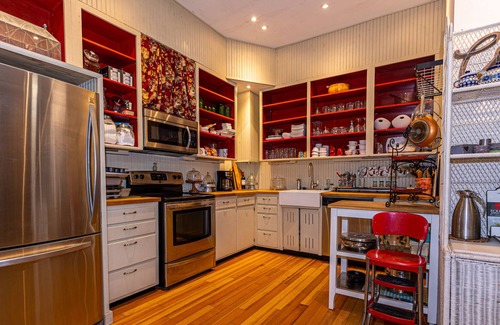 Alma Apartment | Blue Door Inn- Suite Two