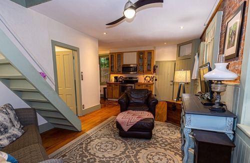 Alma Apartment | Blue Door Inn- Upper Apartment
