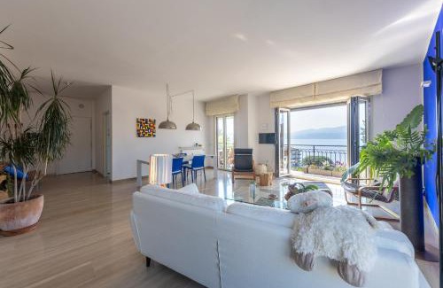 Ispra Apartment | Blue Dream
