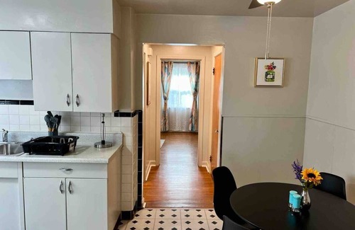 Westwood Apartment | Blue Elegance 1Bdrm Apt 15 Min to UC Medical