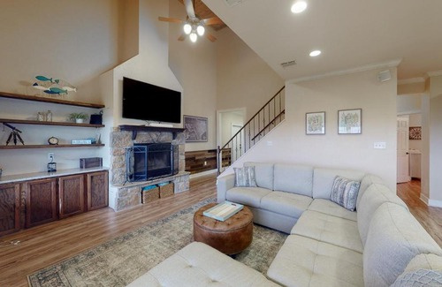 Burnet House | Blue Farm House