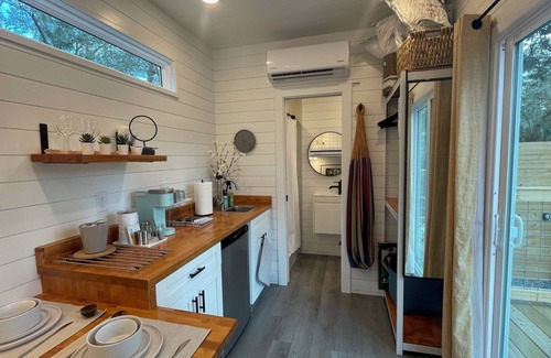 Gainesville Cabin | Blue Gator Container, 2 miles from UF!
