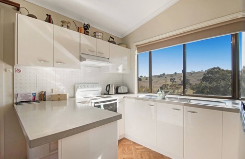Little River Cottage | Blue Gum Pet Friendly Cottage Tumut