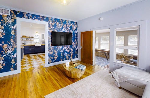 Johnson City House | Blue Haus with hot tub, shuffleboard, EV charger - walk to town & wineries