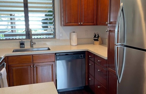 Kapaa Condo | Blue Hawaii - Top Floor Lae Nani 334 - Beachfront Condo with AC & WD
