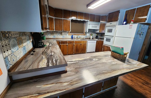 Edmore House | Blue Heron Point: Private Lakefront, Hot Tub, Kayaks!