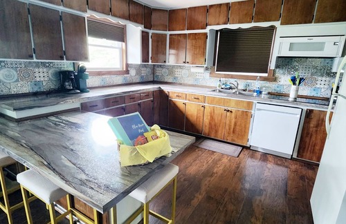 Edmore House | Blue Heron Point: Private Lakefront, Hot Tub, Kayaks!