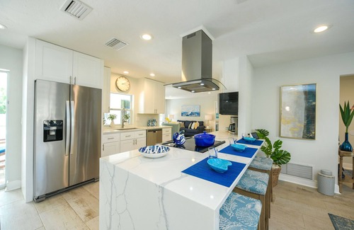 Bee Ridge House | Blue Heron Ranch - Coastal, Modern, Private w/Resort Style Pool