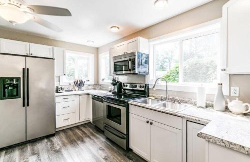 Verona Beach House | Blue Heron Way Fenced Yard & Beach Access