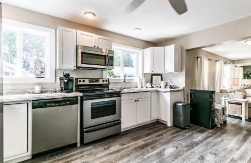 Verona Beach House | Blue Heron Way Fenced Yard & Beach Access