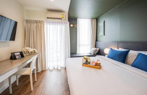 Bang Na Hotel | Blue Hippo & Red Crocodile Hotel
