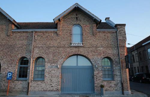 Kortrijk House | Blue House On The Water