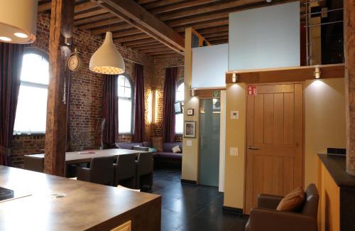 Kortrijk House | Blue House On The Water