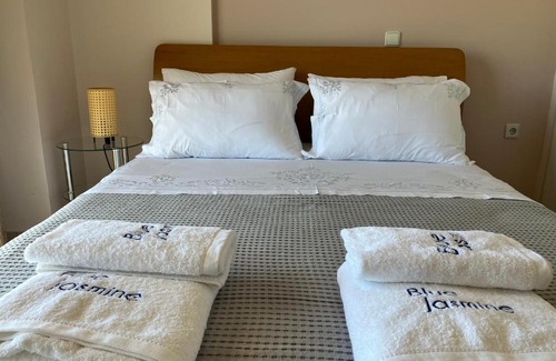 Aigio Apartment | Blue jasmine
