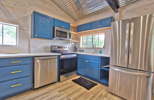 Blanco Cabin | Blue Jay Getaway - Walking Distance to Downtown Blanco!
