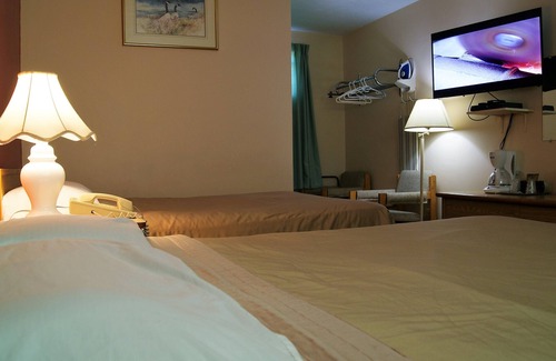 Otonabee-South Monaghan Hotel | Blue Jay Motel