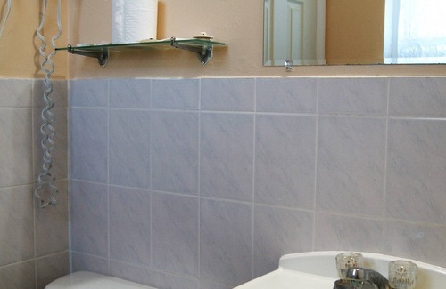 Otonabee-South Monaghan Hotel | Blue Jay Motel