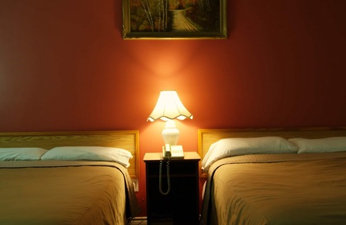 Otonabee-South Monaghan Hotel | Blue Jay Motel