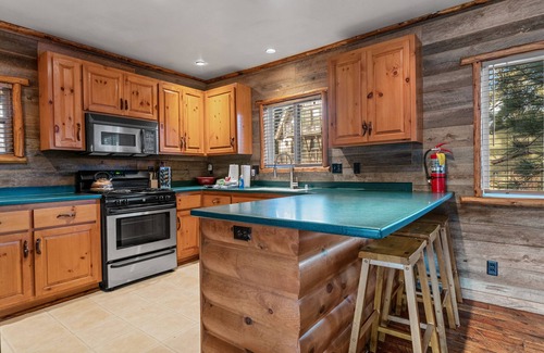 Patton Cabin | Blue Lagoon Lakefront - Lakefront, Pool Table, Dock, Outdoor Patio Area
