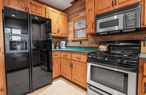 Patton Cabin | Blue Lagoon Lakefront - Lakefront, Pool Table, Dock, Outdoor Patio Area