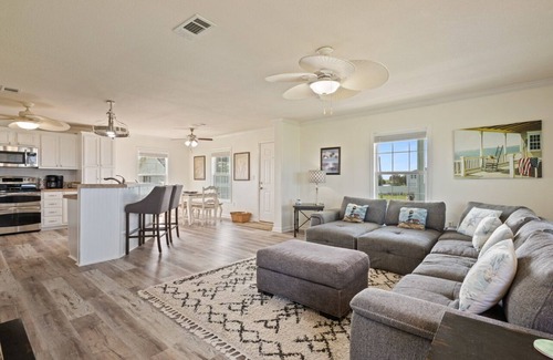 Galveston House | Blue Lagoon - Super cute, water/bay view, close to beach and bay!
